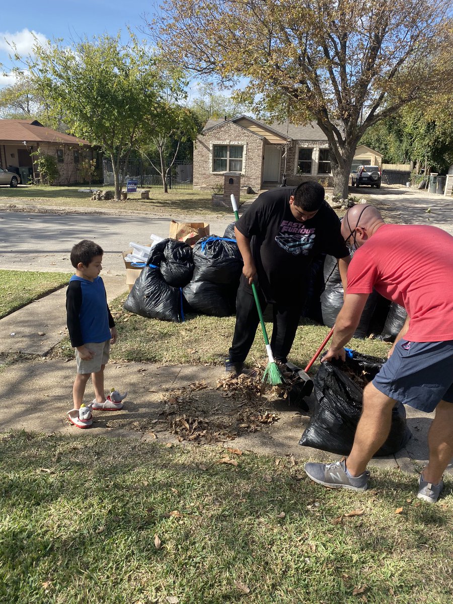 The 411 House tweet media