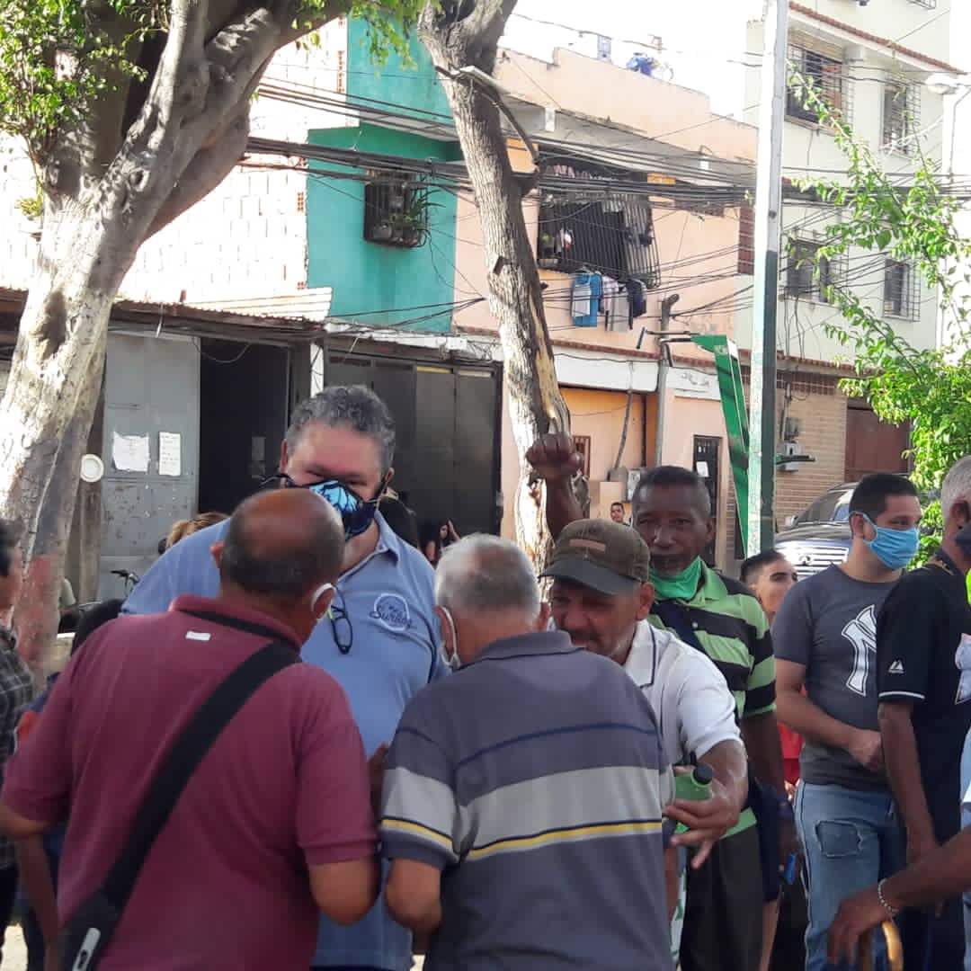 juanbarretoc's tweet photo. #21Nov En petare, con la gente, vamos compartiendo, en debate fecundo para q se produzca el milagro colectivo d recuperar a nuestra amada patria Juntos #SavemosAVenezuela #EstaEsLaSolución #VotaEnLaDelMapaDeVzla https://t.co/WSPNNjMgiA