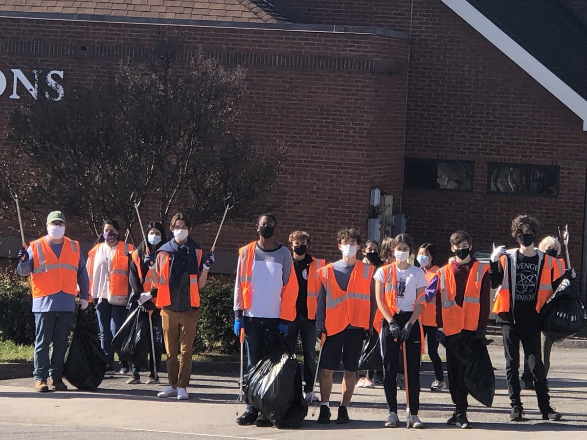 lnstemkeyclub's tweet photo. Another beautiful morning cleaning up our Knoxville streets with the help of @knoxbeautiful @LNSTEMSGA @lnstemnhs and the @donutshopknox on North Broadway. 26 participants, 23 bags of trash, and, of course, a lot of laughter! 🍩 https://t.co/2yn2a5FfEX