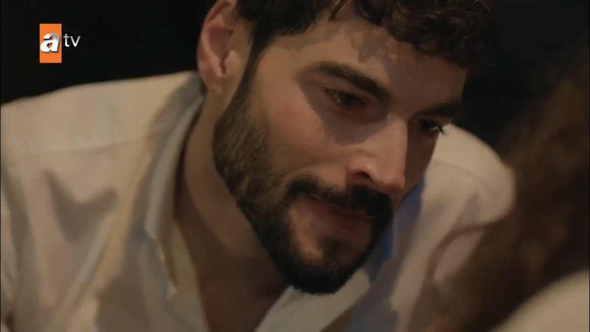 ah yes watching reyyan as she sleeps his all-time favorite hobby  #Hercai  #ReyMir