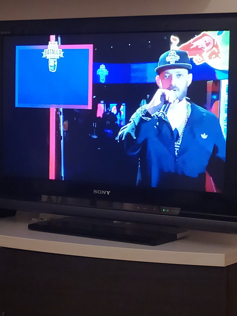 jonliowey's tweet photo. Dtoke es el Eminem argentino #RedBullArgentina https://t.co/AUH0PqYm1N