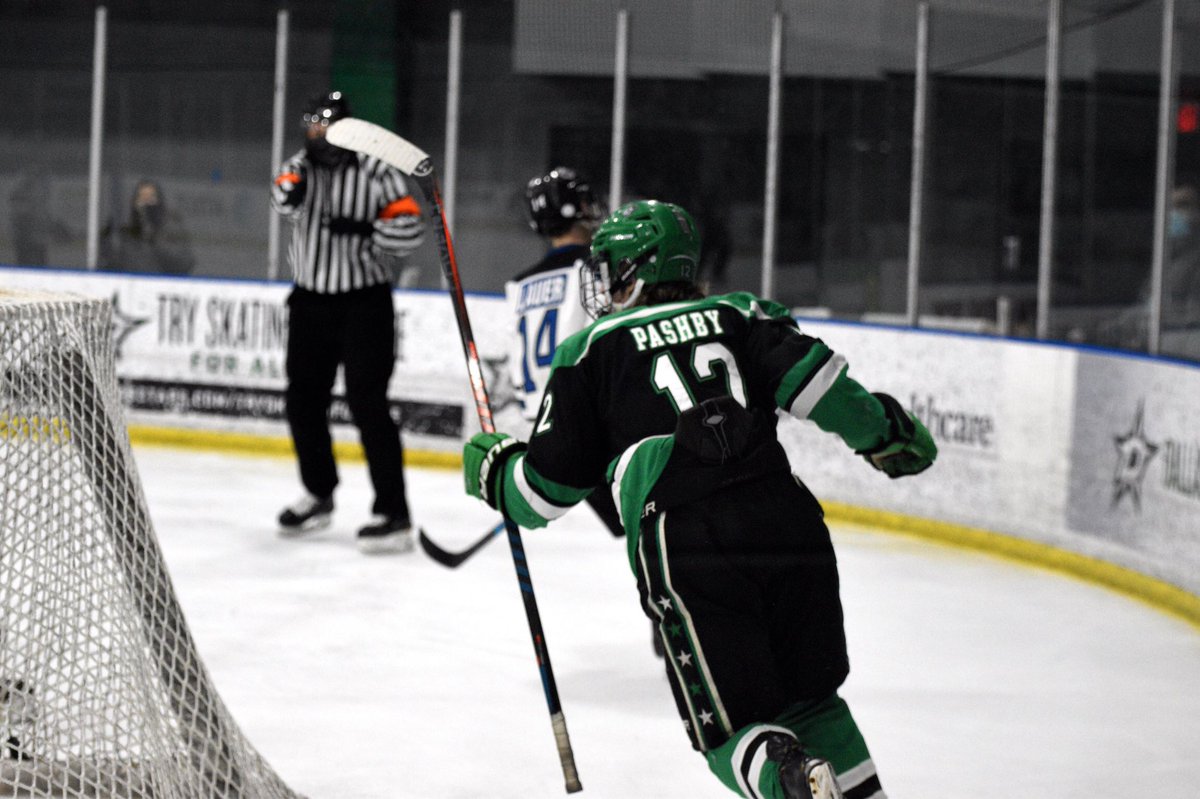 bickler_j's tweet photo. Nice Shorthanded Gino @PashbyWill !! Go @DSEHC15O @T1EHL https://t.co/UtEVmgxUkD