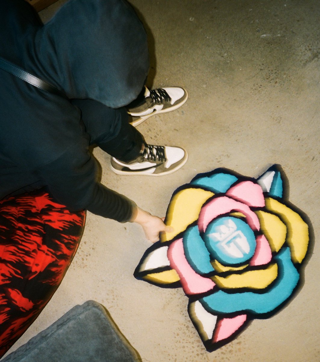 Teeqo's tweet photo. I messed around &amp; made some rugs, dropping Nov 27🙇🏼🥀 https://t.co/fpTP9P5jve