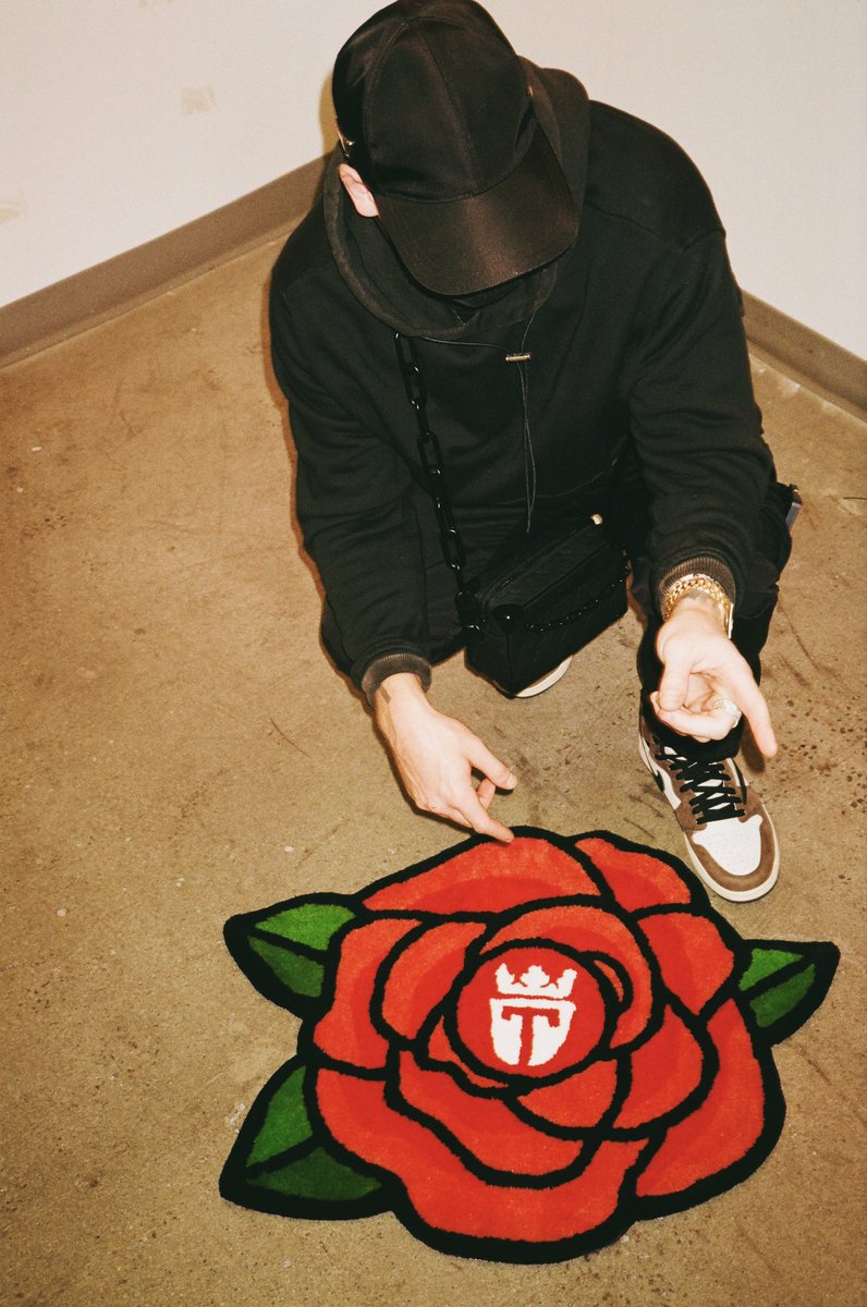 Teeqo's tweet photo. I messed around &amp; made some rugs, dropping Nov 27🙇🏼🥀 https://t.co/fpTP9P5jve