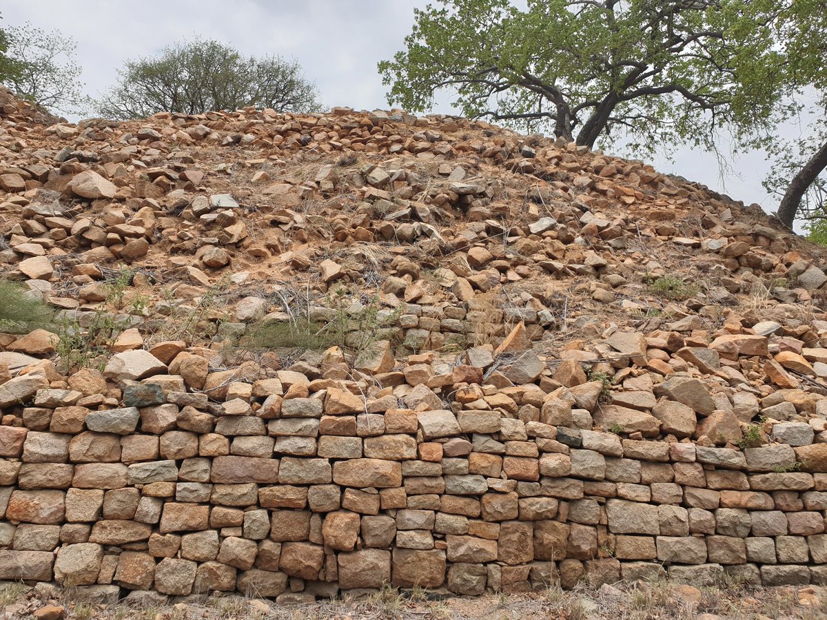 MOTHI_ZIMBABWE's tweet photo. Today, the Minister @nqo_nn toured Khami National Monuments which is located  to the west of Khami River,22km from the City of Bulawayo. 

The property is composed of a complex series of platforms of dry-stone walled structures, emulating a later development of Stone Age culture. https://t.co/NwAavMpxAF