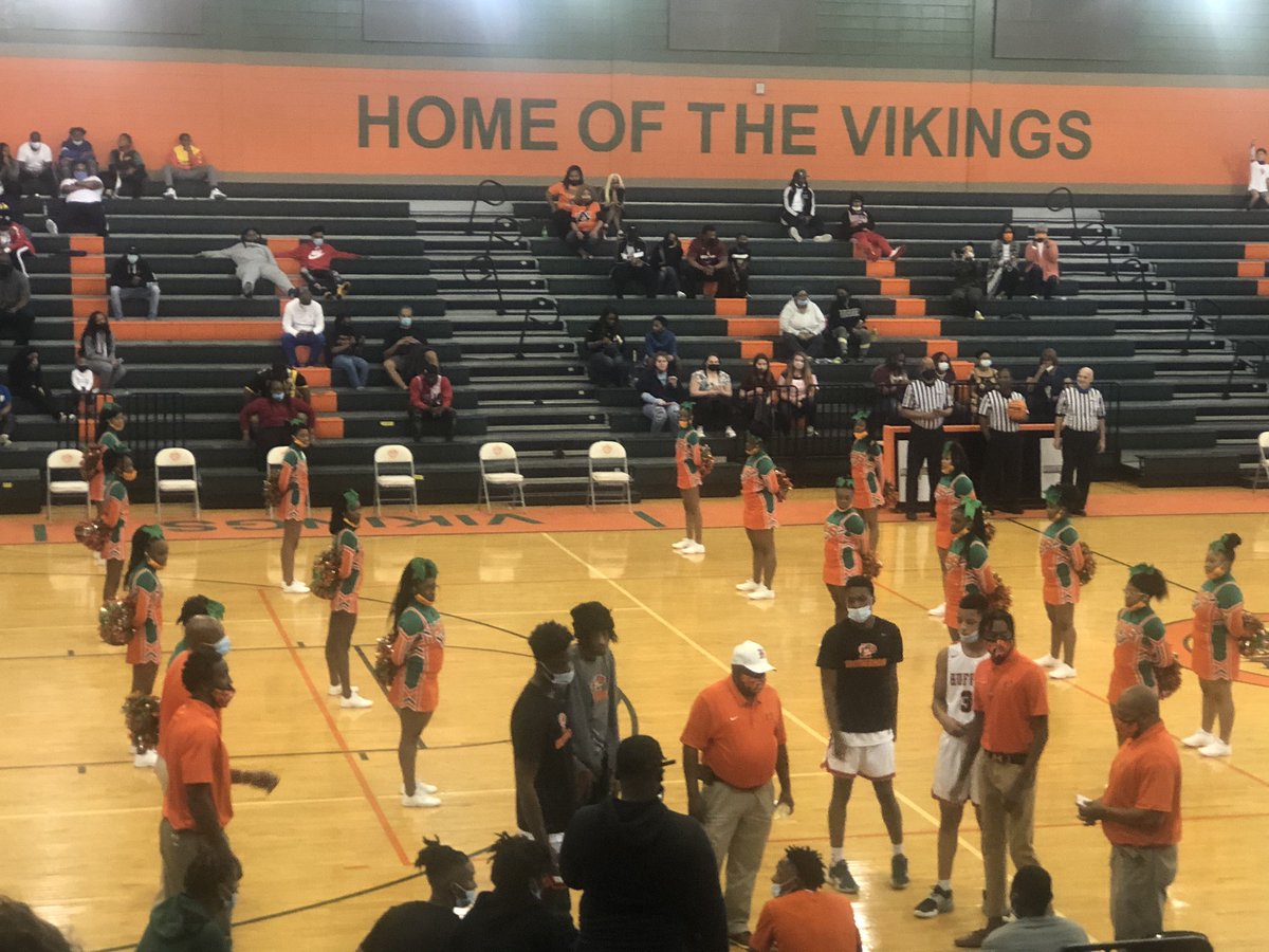 huffman_ad's tweet photo. Show Time...Vikings vs Dothan #GoViksWin https://t.co/OVJksUnR3E
