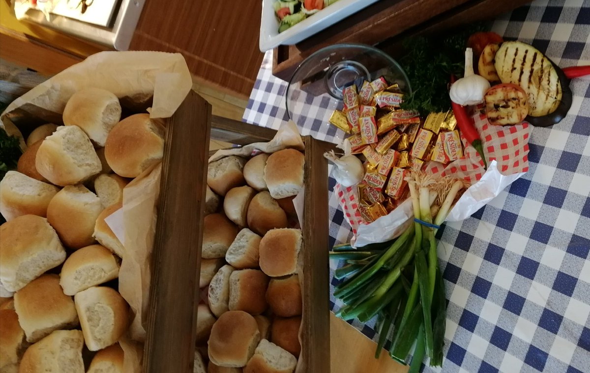 Home comforts for the girls @ Fairfield <a href="/UppinghamSchool/">Uppingham School</a> today, homemade sausage rolls, vegetable sausage rolls, tomato &amp; basil soup and freshly made rolls, @ChefSi71 <a href="/HolroydHowe/">Holroyd Howe</a> <a href="/OxfordAndrew/">Andrew Oxford</a> @chefysimon <a href="/rharte31/">Ronan Harte</a> <a href="/chefbenji64/">Ben Cook</a>