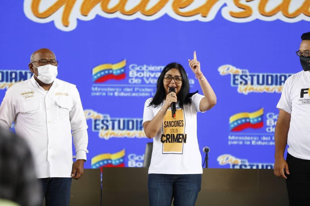 Saludo a toda la muchachada estudiantil que compartió con la Vicepresidenta Delcy el día de hoy. Venezuela está dando una batalla heroica y ustedes son punta de lanza. Hemos creado 53 universidades públicas en Revolución. Logros que seguiremos profundizando. ¡Felicidades!