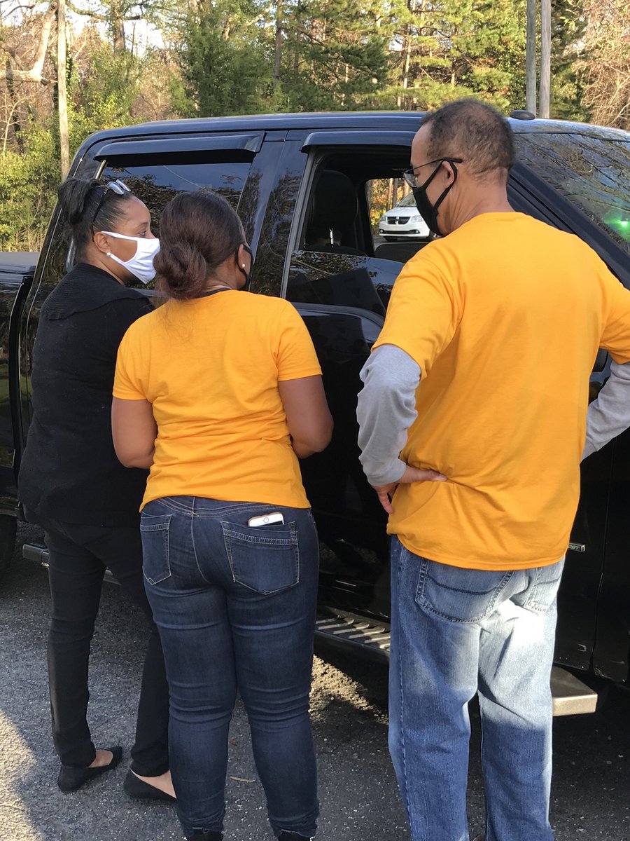 BCDICarolinas's tweet photo. When the village comes through! We are at Niner University Elementary! 📚📚📚🖤🧡🤎💛 #ReadingCheckUp @ReadCLT @NBCDI @2SmallToFail @DollarGeneral #ParentsWill #ParentPower #TogetherWeWill move the needle on literacy! 👊🏾 https://t.co/Vb3bnQfU9g
