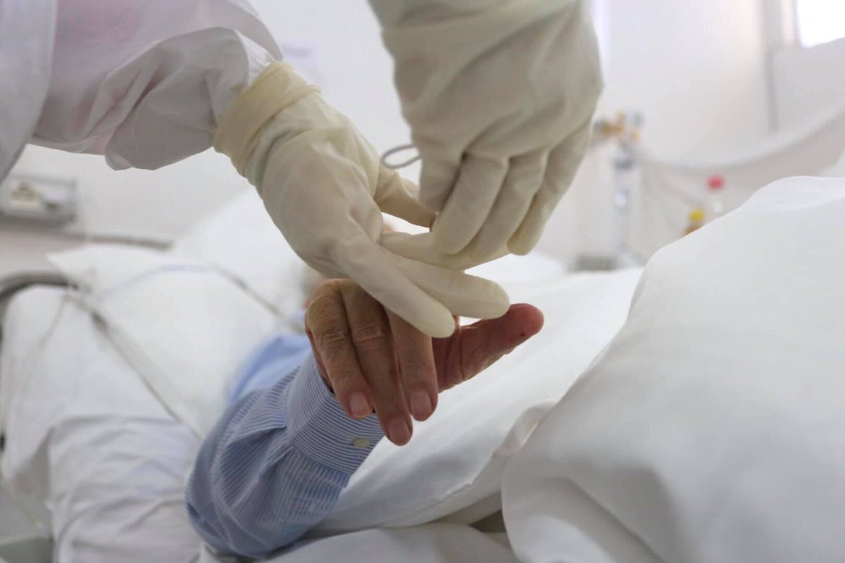 GManastirliu's tweet image. Të përkrahim ekipet mjekësore në këtë betejë të gjatë e të mundimshme, që nuk është vetëm beteja e tyre, por e të gjithëve ne, në betejën për shëndetin!

#Respekt për mjekët, infermierët dhe stafet e spitaleve COVID, ditë-natë në shërbim të pacientëve.

#Bashkë 🤜 #covid19🤛