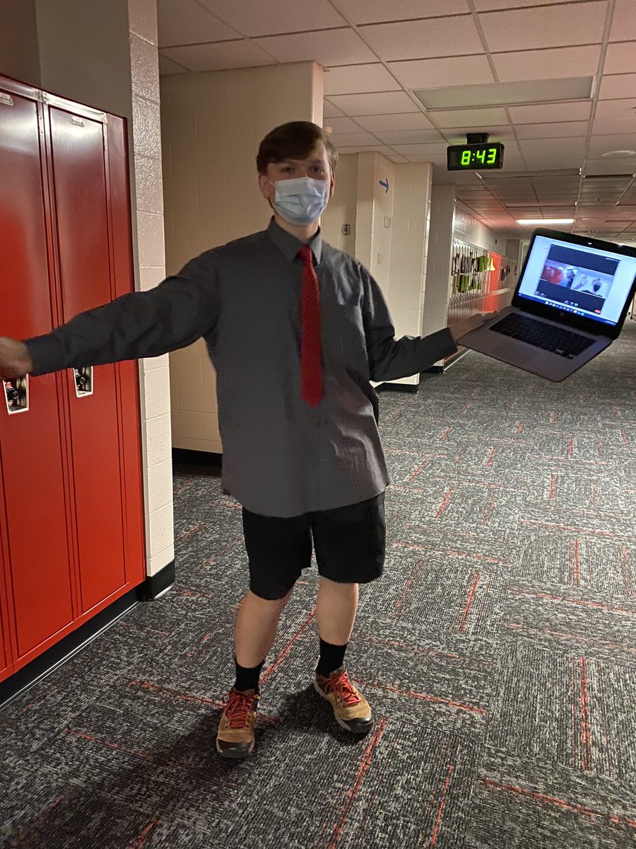YanktonDebate's tweet photo. It’s always a good time at Y High! (Peep the Zoom Debate outfit!) https://t.co/JCq1oSjpQ5