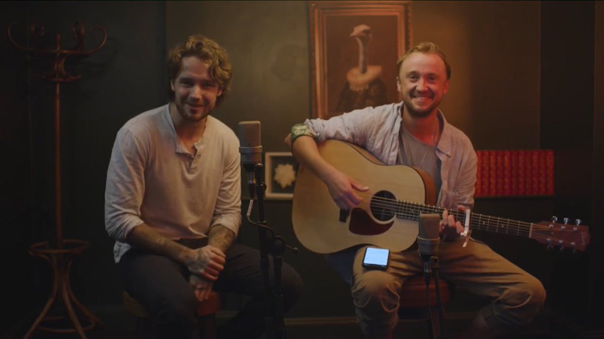 liamcombr's tweet image. 📸 | @LiamPayne e @TomFelton juntaram-se para uma performance de “Little Things”. #LPShowAct3