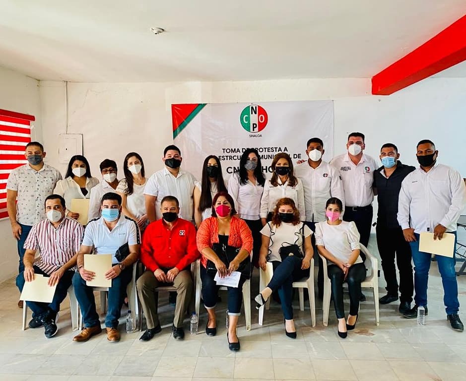 CNOP_SIN's tweet photo. La familia #CNOPSinaloa🇲🇽💚 le da la más afectuosa bienvenida a la Estructura Municipal de #CNOPCHOIX quien el día el hoy tomaron protesta formando parte de este gran equipo. Felicitaciones dirigente Ángel Flores, gran trabajo.
¡Enhorabuena! ✨
#SOMOSCNOP
#CorazónPopular❤️ https://t.co/mvf1r8TWmz