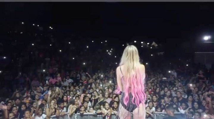 MundoKatieAngel's tweet photo. Hoy hace 1 año de esta noche tan maravillosa de la cual tuve el privilegio de viviiirr💜✨🙌🏻 @IamKatieAngel #InvencibleTour https://t.co/OoyuQ9n4u5