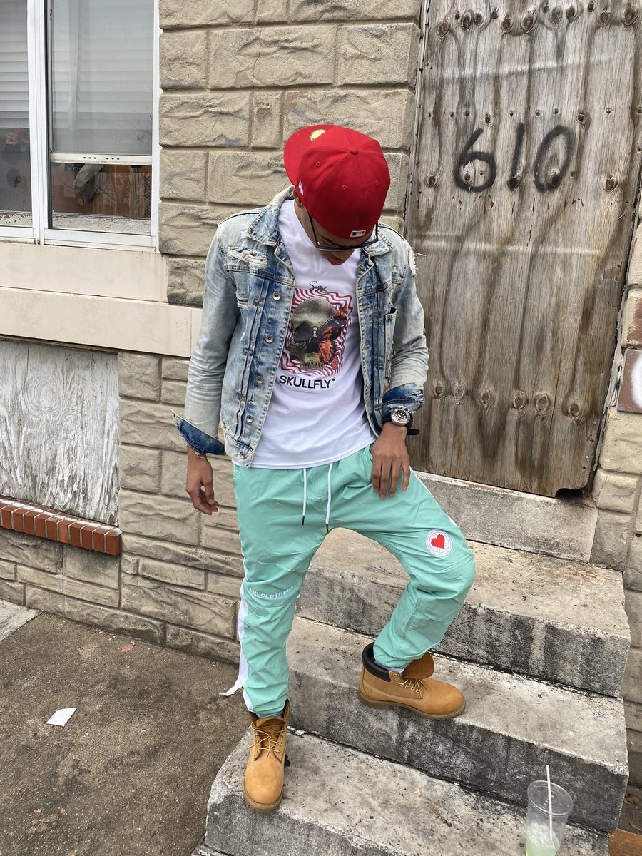 iam_trav0's tweet photo. don’t talk to me about your opps unless you came from shootin' at them 🥱✌🏼 #2sc #DaYoungest #LLMyLovedOnes💕 https://t.co/6n1r7p1oRX