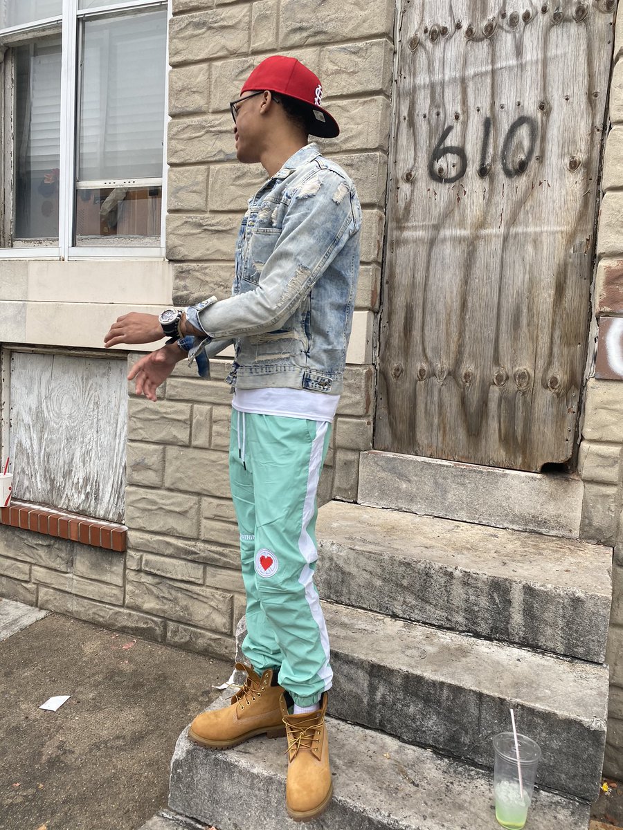 iam_trav0's tweet photo. don’t talk to me about your opps unless you came from shootin' at them 🥱✌🏼 #2sc #DaYoungest #LLMyLovedOnes💕 https://t.co/6n1r7p1oRX