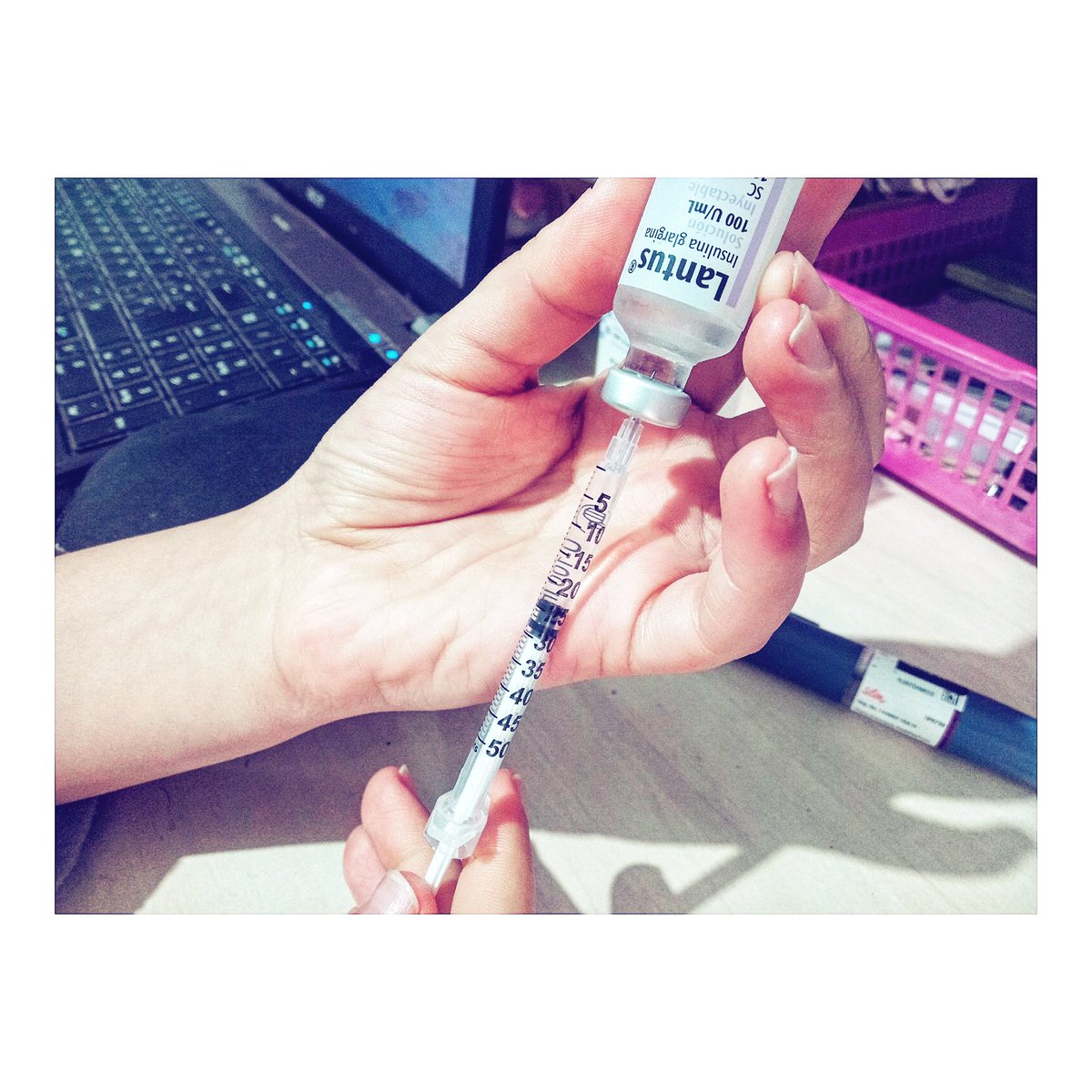 naaromoo's tweet photo. Estoy agradecida de vivir en una época de avances médicos donde puedo obtener e inyectar me la insulina que mi cuerpo ya no puede producir para vivir.✨💉⚕️
#DaGracias #GiveThanks #diabetes #diabetestipo1 #insulinodependente
#estoyviva #lavidaesbella #insulina https://t.co/yXOD0QNgam