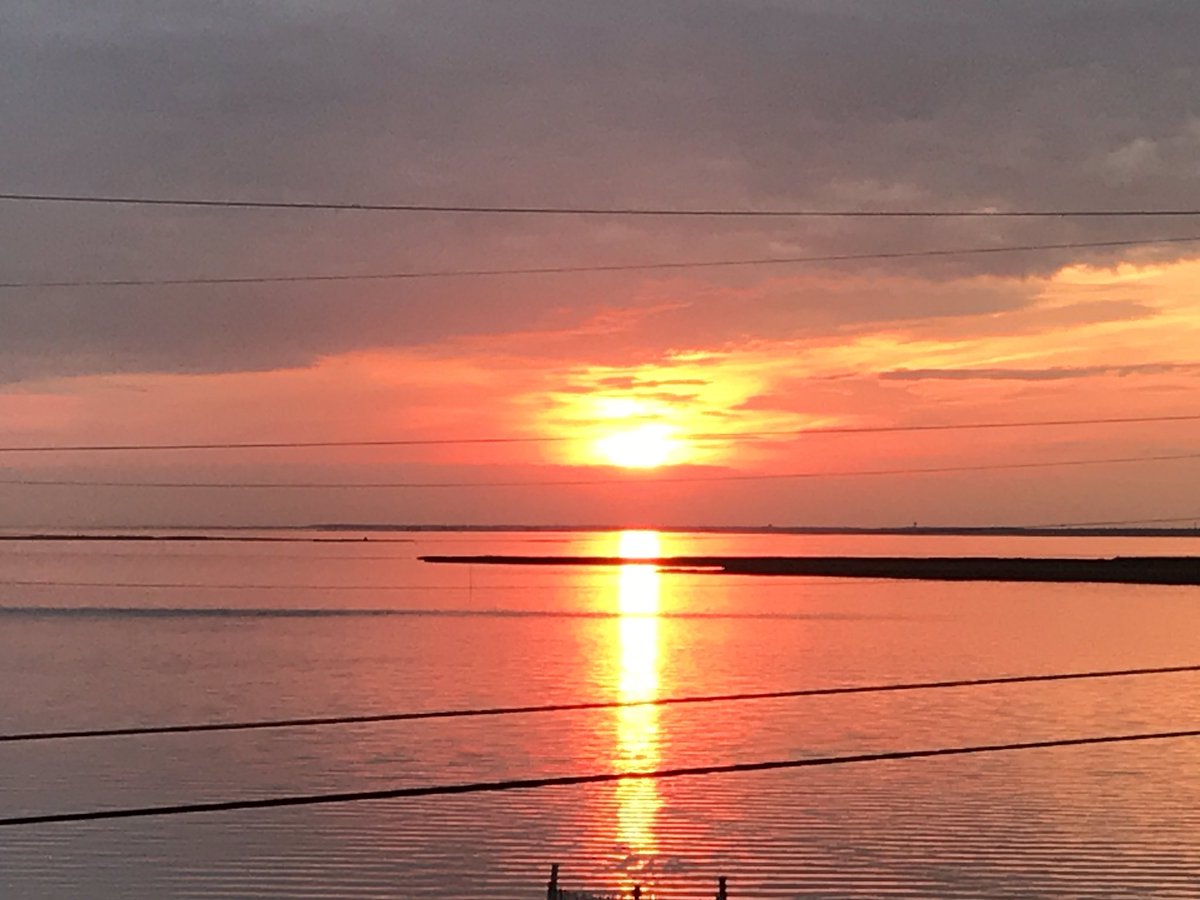 SPaetzold's tweet photo. The Sunset never gets old! https://t.co/UrMMN8fgKZ