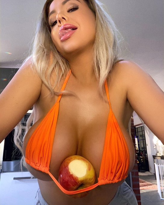 1 pic. Check out my Only Fans and private blog ?????

https://t.co/vaE8nQJv6D https://t.co/slAUFoaY7