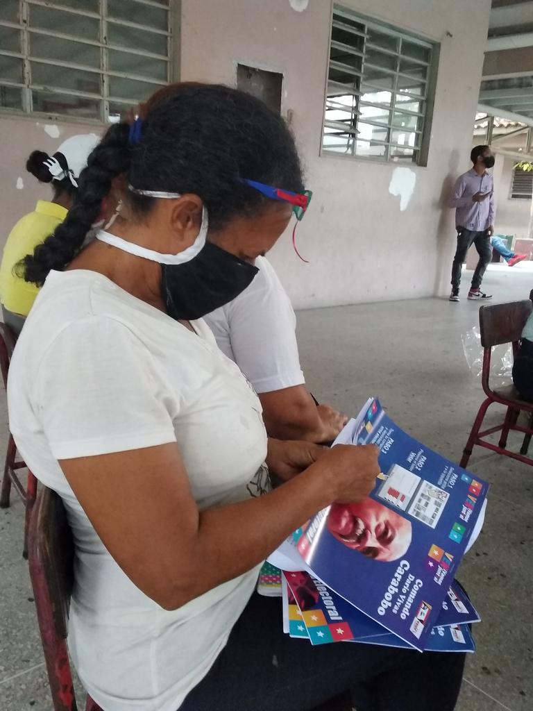 PSUVMoron1's tweet photo. #6DVitoriaPopular nuestra jefa política @yildrekareliav reunida con nuestras Estructuras Políticas finiquitado detalles para este #6D en apoyó rotundo  a nuestros candidatos @jsamuelcohen @vielmamorajg https://t.co/rM1Yznhepb
