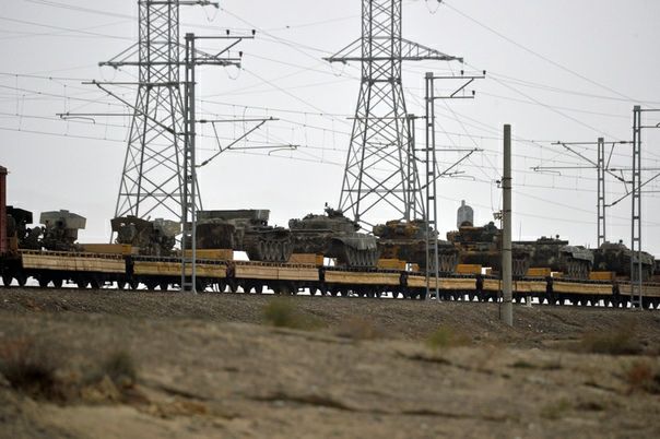 10. Damm this train just keeps getting longer. The barrel at the end of pic 1 (tweet 9) is indeed another T-72 + there is a BTS recovery vehicle (presumably a BTS-4 we already counted) and 4 more D-20 guns behind that. I guess we wait for the presentation in Baku for a full count