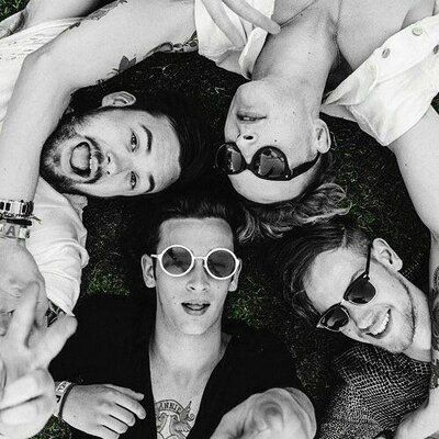 Matty Healy from The 1975 { a beautiful thread }
