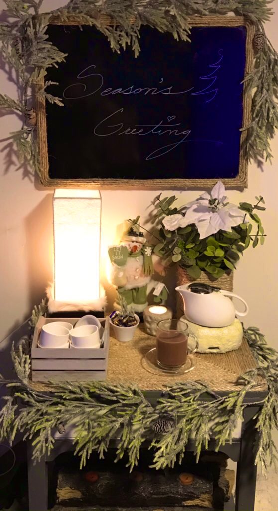 ArielleBahe's tweet photo. [Checks Memo 📝 🧐] #Christmas is jumping off early this year?. Cus, I started last week. #HolidayTunes, Deco &amp; Cocoa is in full flow. 🎶 “#IllBeHomeForChristmas...” 🎄😔 #EarlyChristmas goals to cheer up #Christmas2020 during #HolidayQuarantine. 🤞🏽 https://t.co/9LzSiHA042
