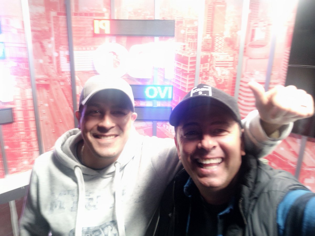 puchungal16's tweet photo. Ya arrancamos PBO Campeonisimo con Gustavo más contentos x la permanencia del boys después del programa de 6 a 7y30 pm pueden llamarme para tomar algo jajajajajaa atte la gerencia contenta https://t.co/XMh448uxht