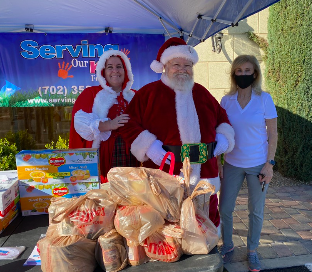 jenpbradley's tweet photo. Thank you, @8NewsNow for supporting us for the contactless #FOODDRIVE with #charity, @servingourkids! We are grateful to the community and a special visit by Santa &amp; @GoldenKnights @EngosHeroes 
Deryk Engelland and his family! Thank you to @Colliers_LV &amp; @Fortapachecomm1! https://t.co/zbER5UZJEU
