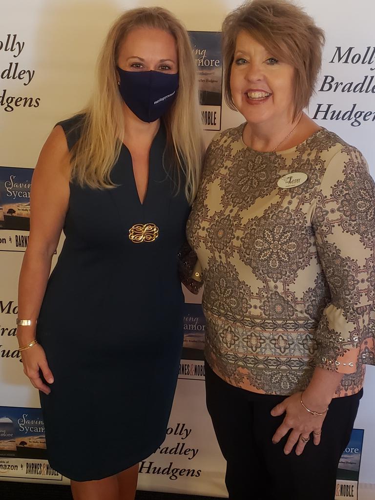 HudgensMolly's tweet photo. ❤ed our @TheLiveryStable @dbc_inc #savingsycamore 📘 signing today w/@Christiejray! Thanks @cathypetreebeck, @RmillerM1, @mbatson3, &amp; many @CCBOE @KnightsSms, @PVES_Panthers, @ECEDragons &amp; @shs_sycpride families for dropping by!
#gobesomekidshero
#dbcincbooks
#mohstrong
#Psalm91 https://t.co/QTfmkN1PVr