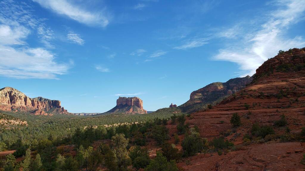 Loving_Earth__'s tweet photo. Looking East from Cathedral Rock in Sedona, AZ [OC][4032x2268] https://t.co/BwDpGHiGRZ