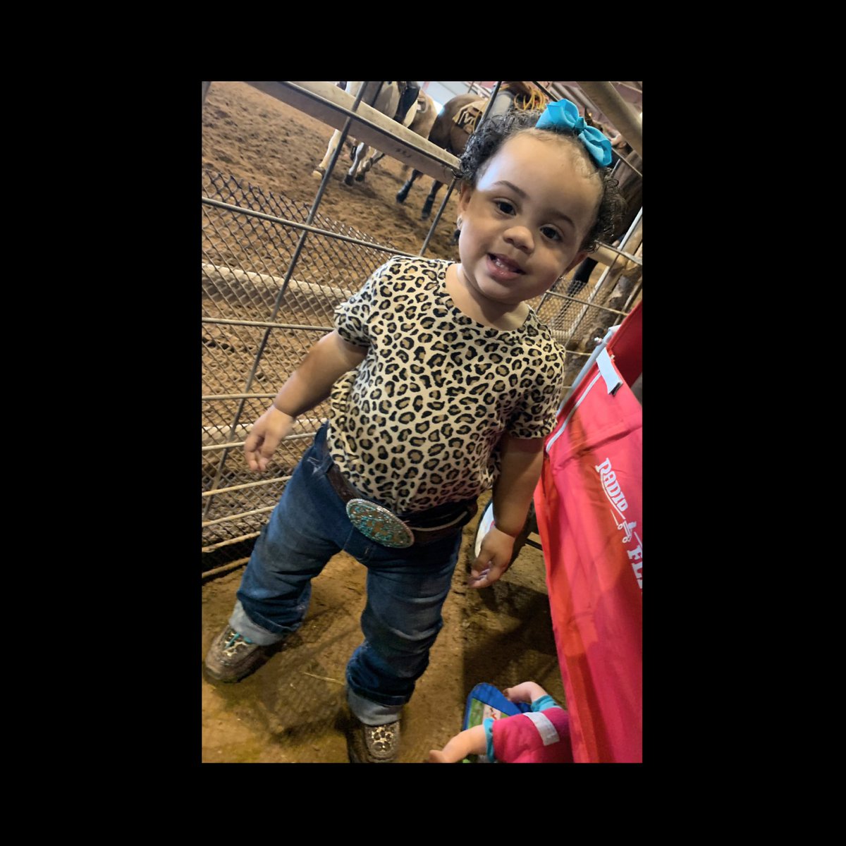b_michellle's tweet photo. that’s my girl #RodeoReady 🐎💙 https://t.co/LU1dxNJL3a