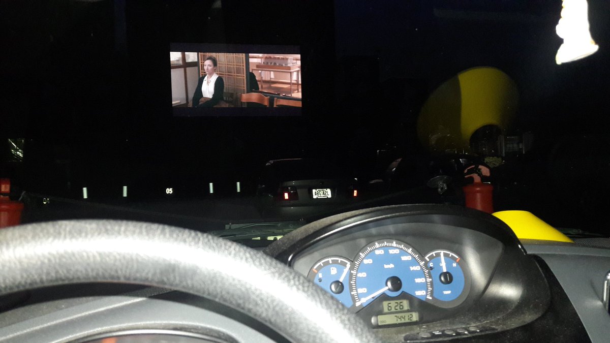 #Ahora Disfrutando de la suave brisa caraqueña desde la comodidad del carro, en la terraza del #CCCT <a href="/autocineccs/">autocineccs</a> Hoy cine francés #LasInvisibles