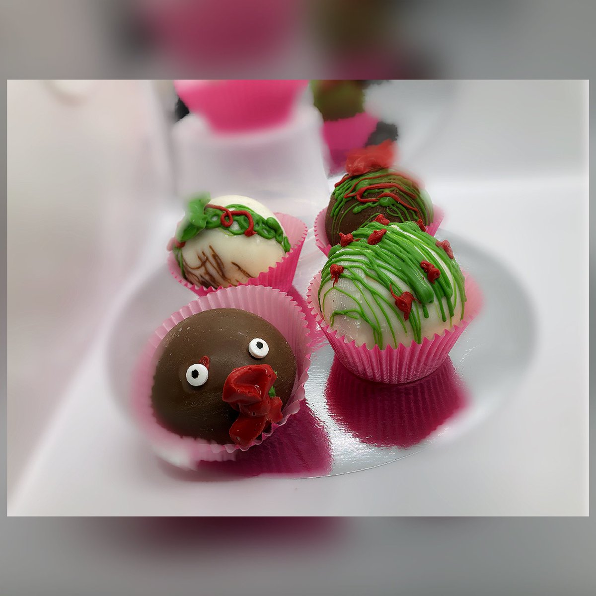 excusethecrumbs's tweet photo. Hot Chocolate Bombs. #BlackOwnedBusiness #mkefood https://t.co/yceLYhcaVe