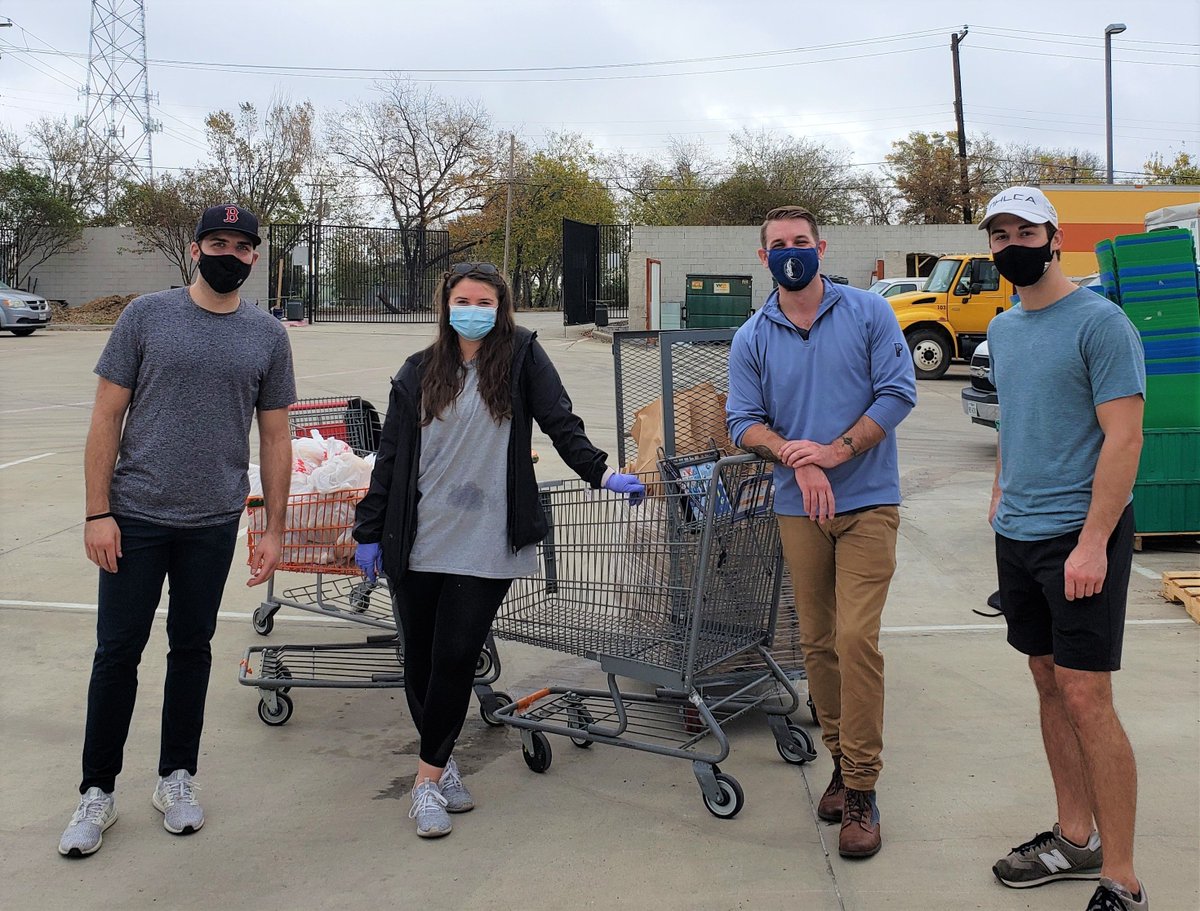 CitySq's tweet photo. 600+ families now have Thanksgiving groceries to cook dinner for their families thanks to @HPUMC & @ntfb and SO many others! Our community's outpouring of support is SO appreciated! Thank you for your friendship! Happy Thanksgiving! #communityneverstops #HappyThanksgiving https://t.co/Svwbzy9J5K