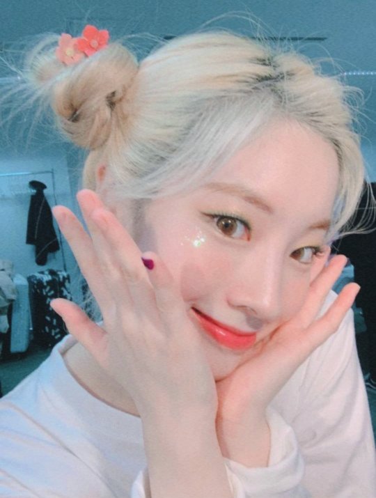 SYAETWINKLE's tweet photo. ⠀' ،،  🍭 onᥱ  ın  [ ᥲ  ] ⠀ ╱ ⠀ 𝗺ı𝗹𝗹ı𝗼𝗻 ‘  ｡ﾟ･ ⁦@ t⁩.winkᥱ at 𓂃 #KAORI_DB ˖ #KAO_RC 𓄹

Aerinnie fue la primera en salir de casita para apoyar a nuestra compañera de empresa en su tan esperado debut. Esperamos que todo salga de maravilla, mucha suerte. 💓 https://t.co/hlDCAAMXML