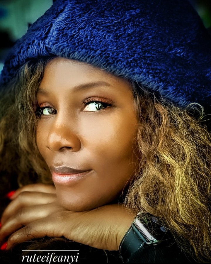 MordiRuthIfean3's tweet photo. @jemimahxxo @GenevieveNnaji1
I still decided to give her a nude makeup.
I hope she likes it ๐ and you.
Pls Reeeeeeeeeeeeetweet ๐๐๐ till it gets to her please.
#genevieve #nnaji #RT๐ #suchabeaut #simplicity #melanin #myartwork #instagram #ruteeifeanyi https://t.co/8NnPh1LPuT