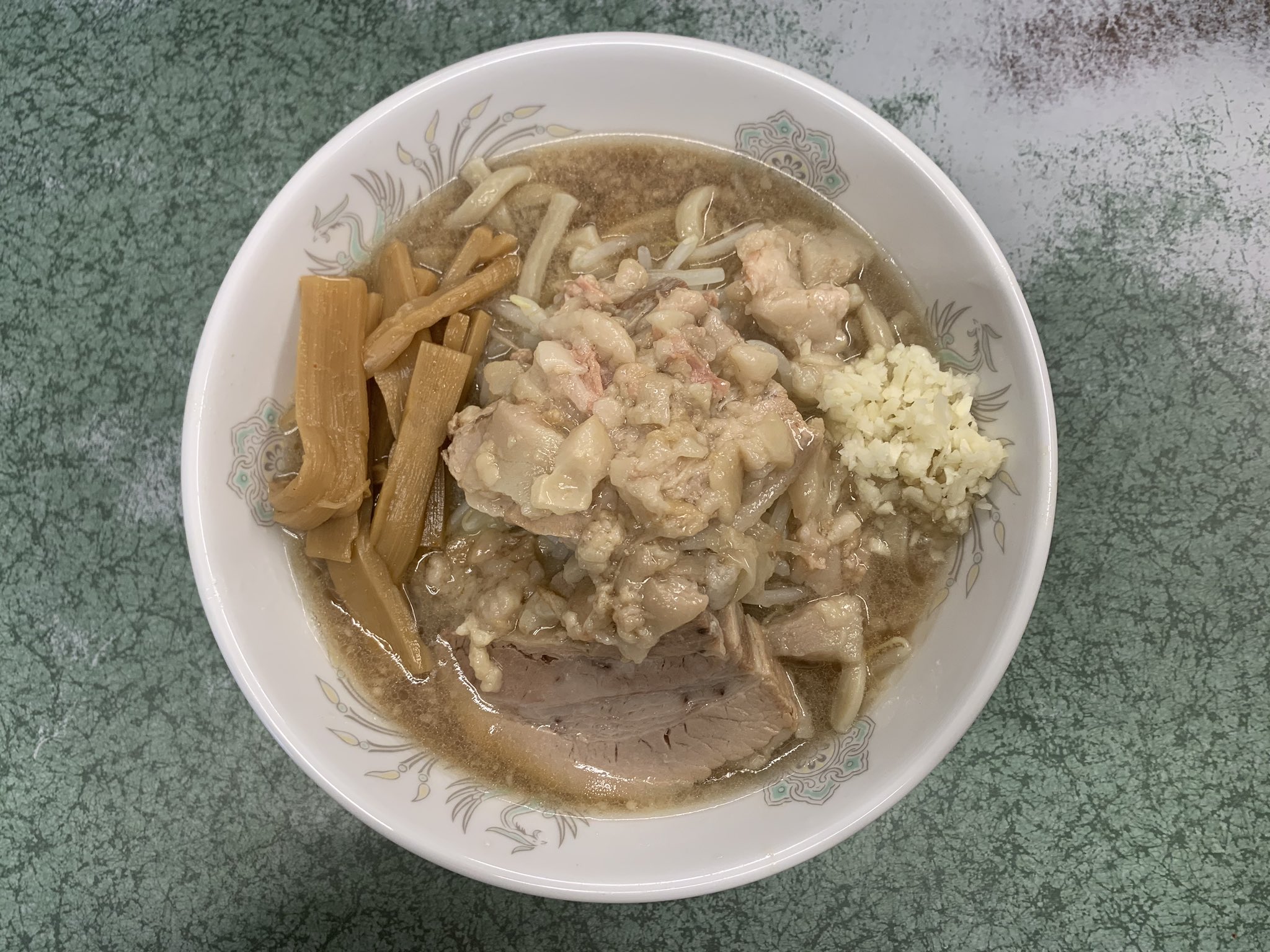 スガラ T Co Odvrvzuitt ラーメン二郎 新宿小滝橋通り店 ラーメン麺少なめ野菜少なめ背あぶら固まりニンニクメンマ ラーメンダイエット Gotoラーメンダイエット ラーメン二郎 ラーメン ラーメン二郎新宿小滝橋通り店 メンマ ニンニク 大蒜
