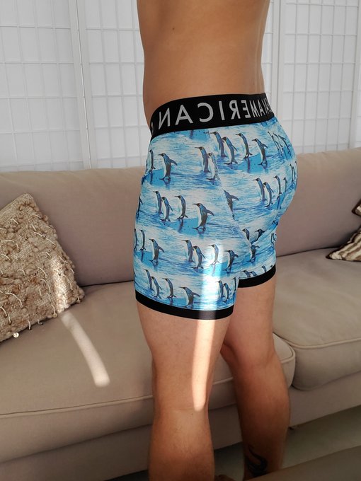 If you want to see me shake that ass just for you then ask me to make you a custom video
?
$2 a minute