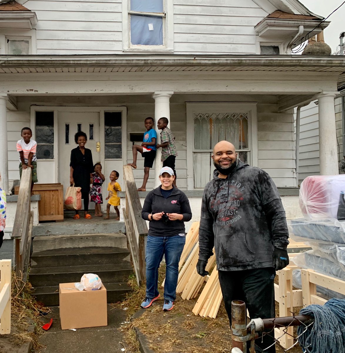 KenwoodElementa's tweet photo. We cannot thank @LMPD and @RajonRondo enough for making sure our kids have warm, cozy beds to sleep in tonight! What an amazing gift for these families!! 💖💖💖 #gratitude #kubway https://t.co/hUUwz2tY8B