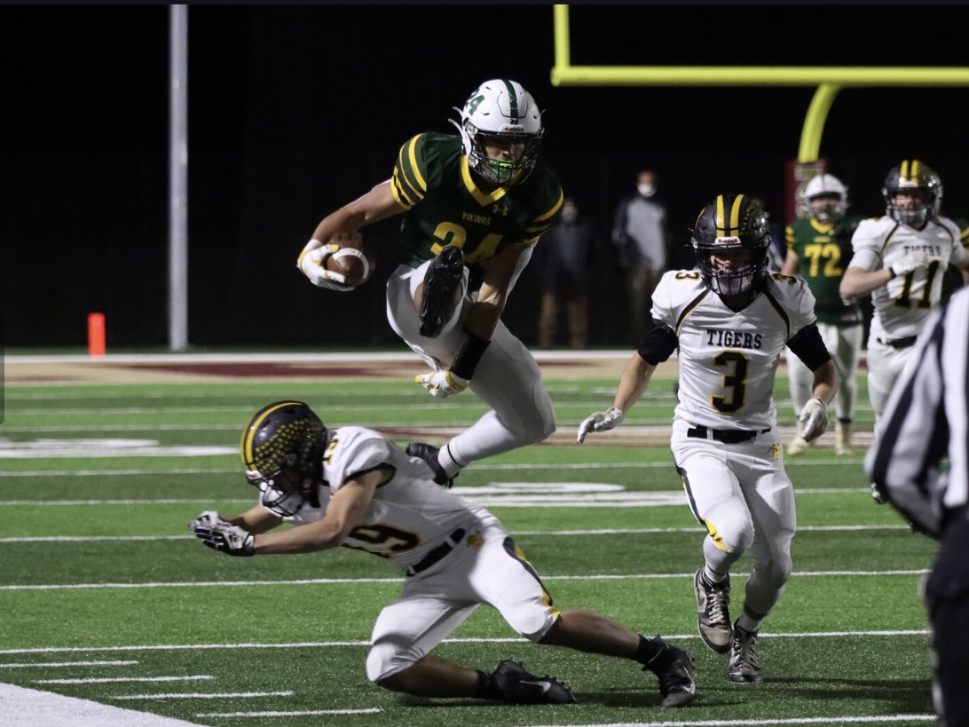 JaydenWill24's tweet image. Check out my Senior Season highlights! hudl.com/v/2EfaDi