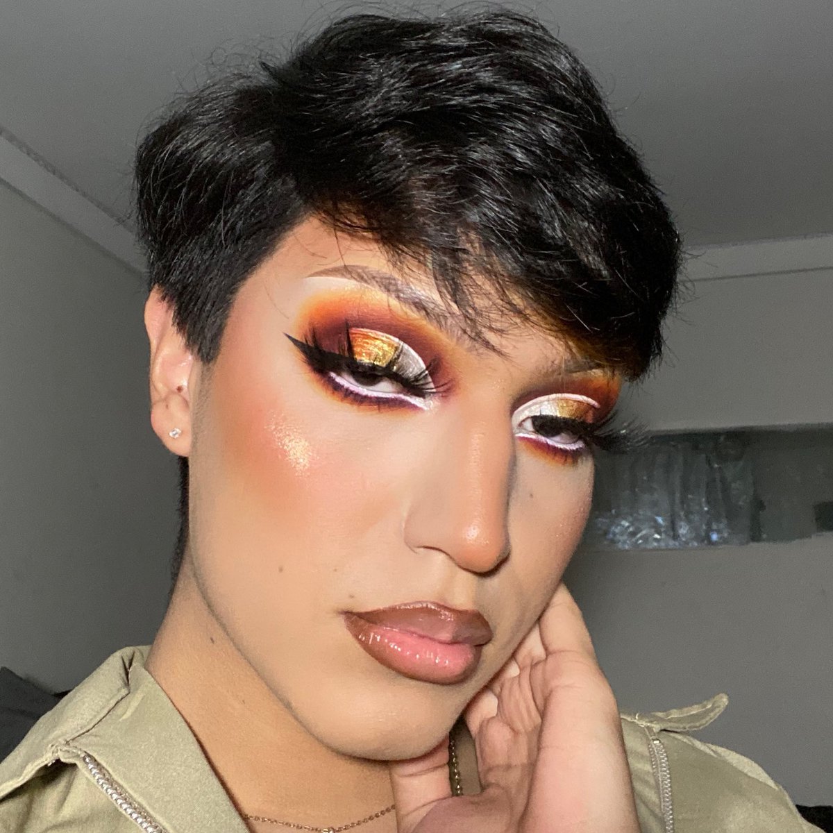 alexx_xjd's tweet photo. Fall Glam๐๐โจ
- eyez
- @MorpheBrushes boss mood and @Jaclynhill V2 for yellow
- @NyxCosmetics matte black liner
Also white epic wear white liner
- @MorpheBrushes 8h Debutante Shade
- @ABHcosmetics dipbrow Darkbrown
- @Maybelline 228 matte fitme #fallglam #makeup #morphe https://t.co/L1QUQdCOnw