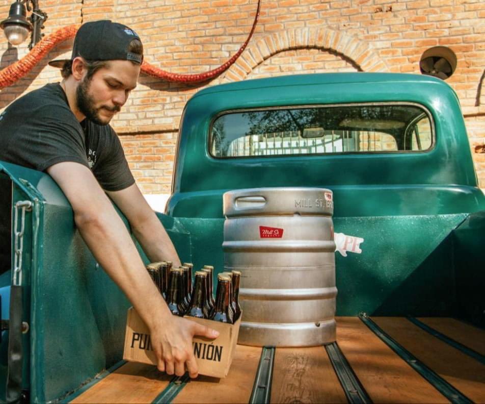 suma_creativo's tweet photo. La satisfacción de colaborar con agentes de cambio cerveceros 🍻 🚀 ¡Punto de Unión! Cerveza Cocoreña, Cerveza Artesanal. https://t.co/qQhTtcZe2P