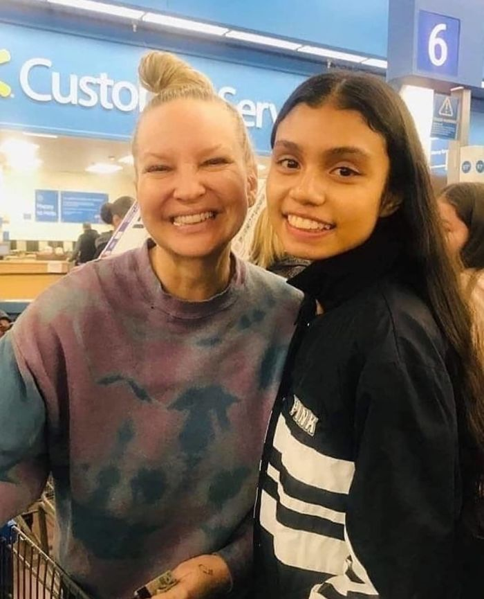 SiaFansSpainOfi's tweet photo. THE BEST PERSON IN THE WORLD, @Sia! #WeSupportYouSia โจ #MusicIsActing https://t.co/bBkJHoIBYu