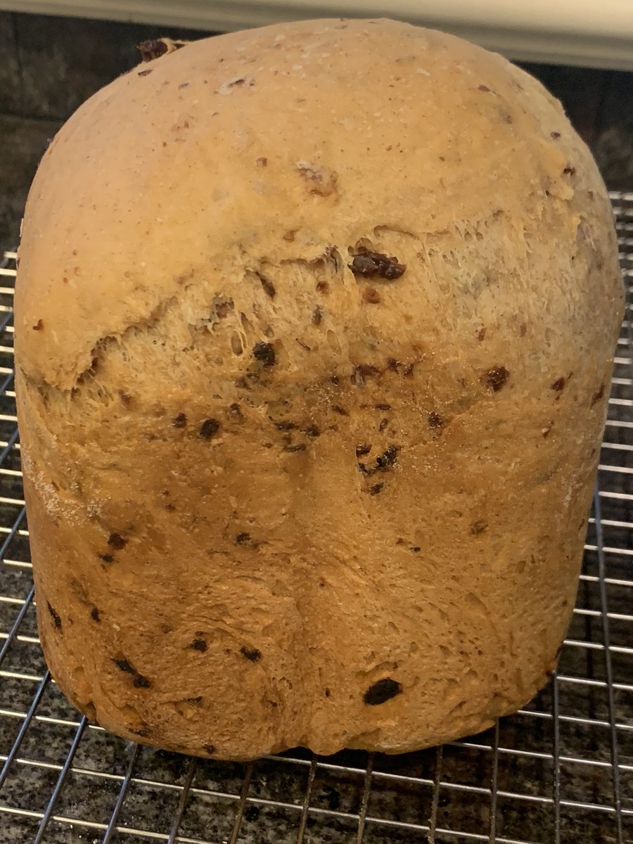 zenuniverse0306's tweet image. Made another cinnamon raisin loaf. It is some of the best bread I’ve ever had. Recipe in precious tweet. #raisinbread #cinnamonrolls #cinnamonbread #breadbakjng