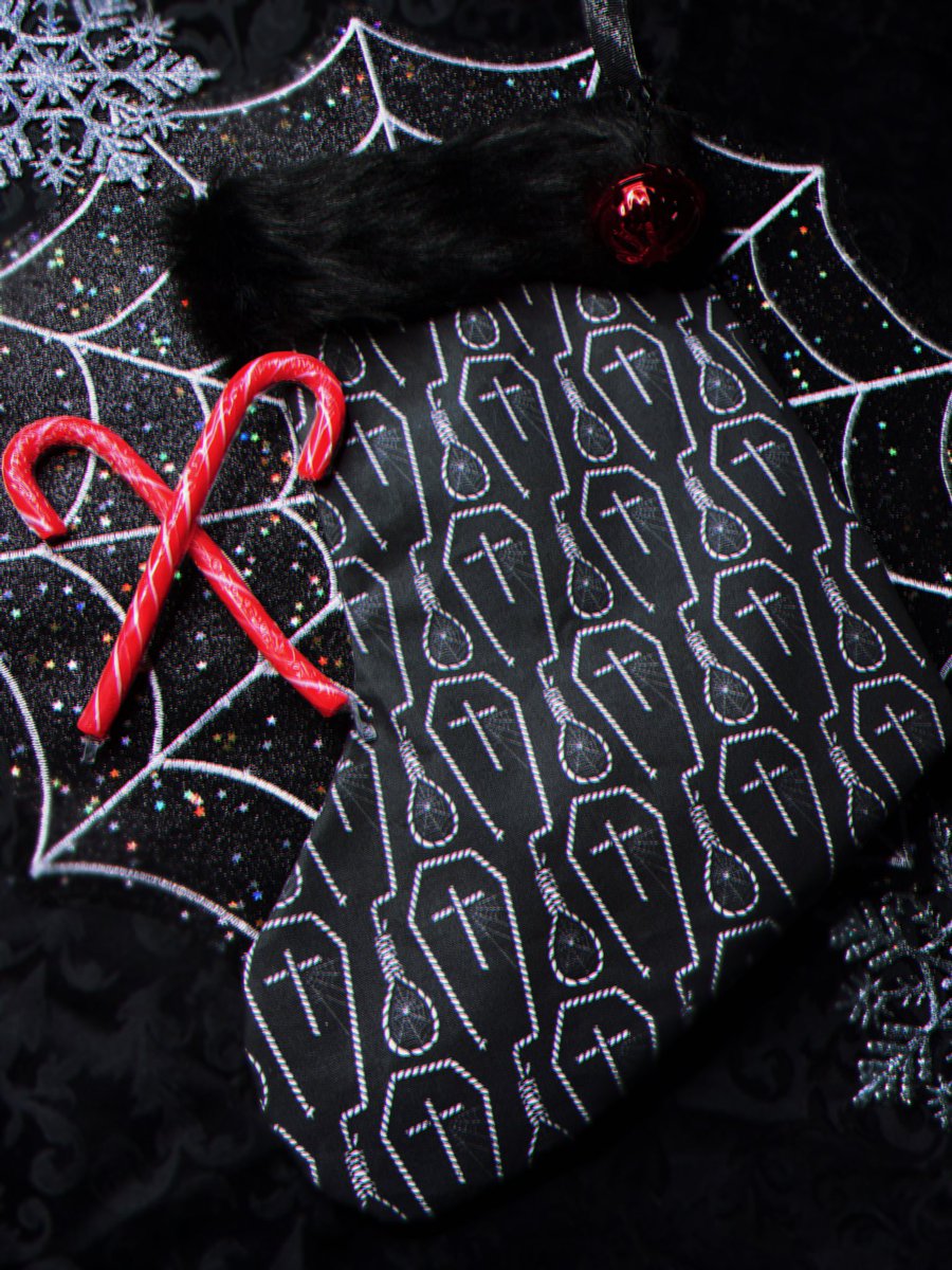 WickedGhostCo's tweet image. Hexmas stockings available tonight @ wickedghost.com 👹🎄
