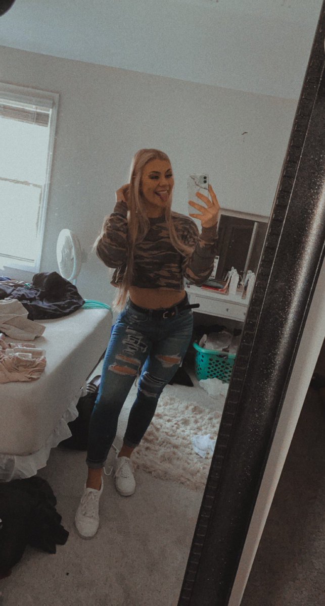 ajcarter__'s tweet photo. Tongues out if your happy for colder weather 🤪 https://t.co/vheuWPftY5