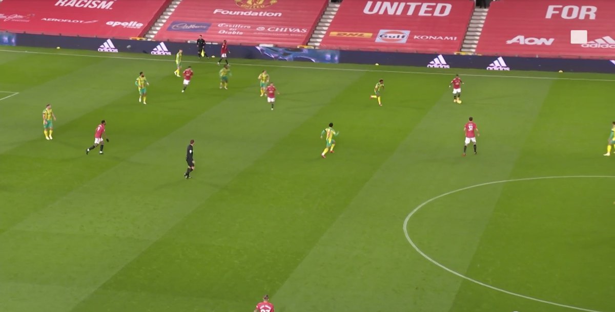 8': Fred receiving in space, what run does Martial make? He doesn't. 8 seconds later he is standing in the same place, ultimately choosing to offer to feet.