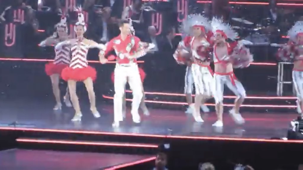 Or maybe this (screenshot from a vid of Hugh Jackman doing The Boy From Oz)  #KrisReadsClanlands