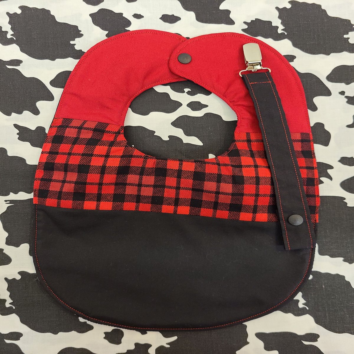 Boy's full size Buffalo Plaid Bib with matching Paci Holder etsy.me/3363wQU #red #black #bib #binki #pacifierclip #pacifier #paci #babybib #buffaloplaid